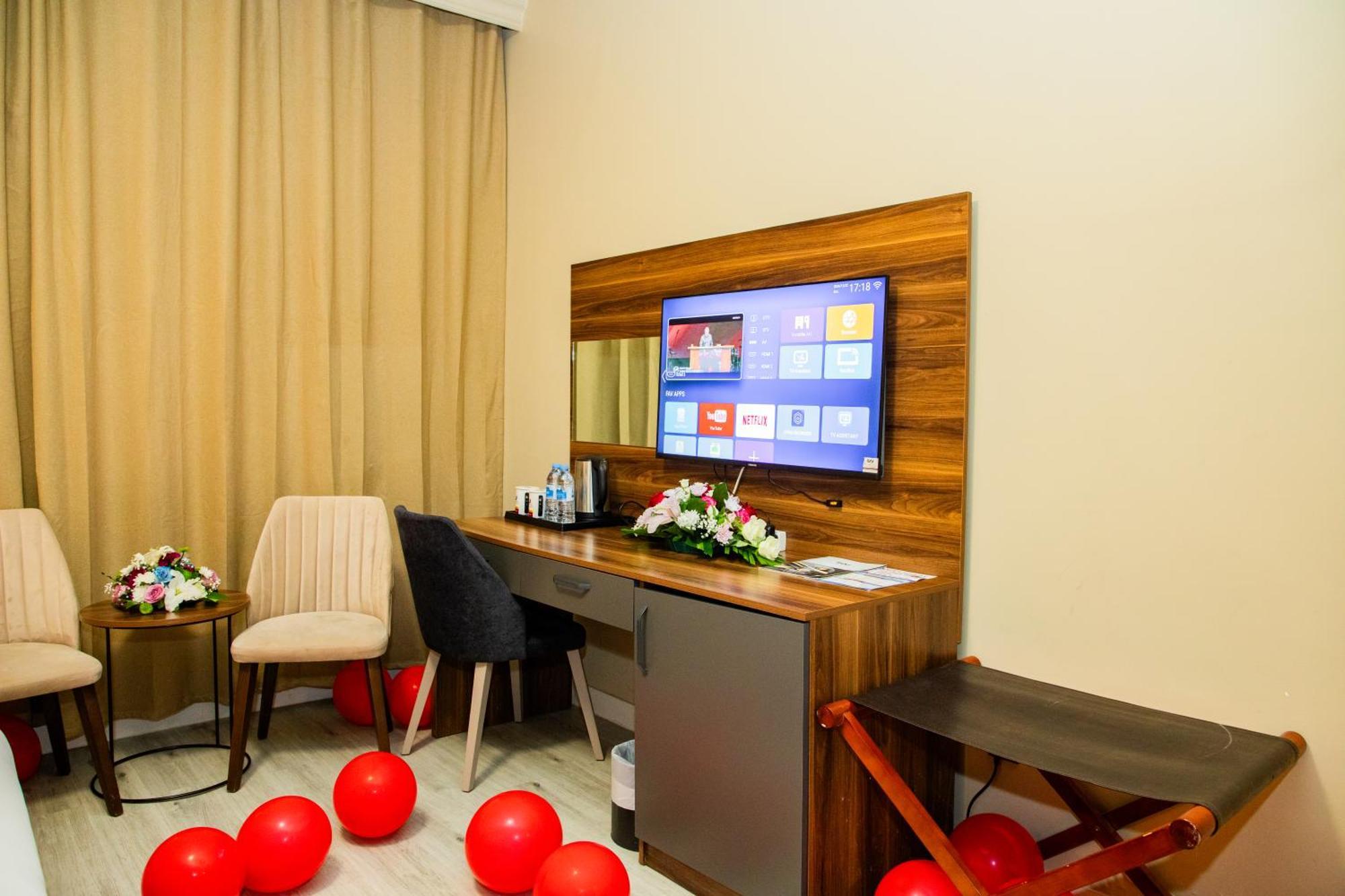 The Saj Hotel Ajman Esterno foto