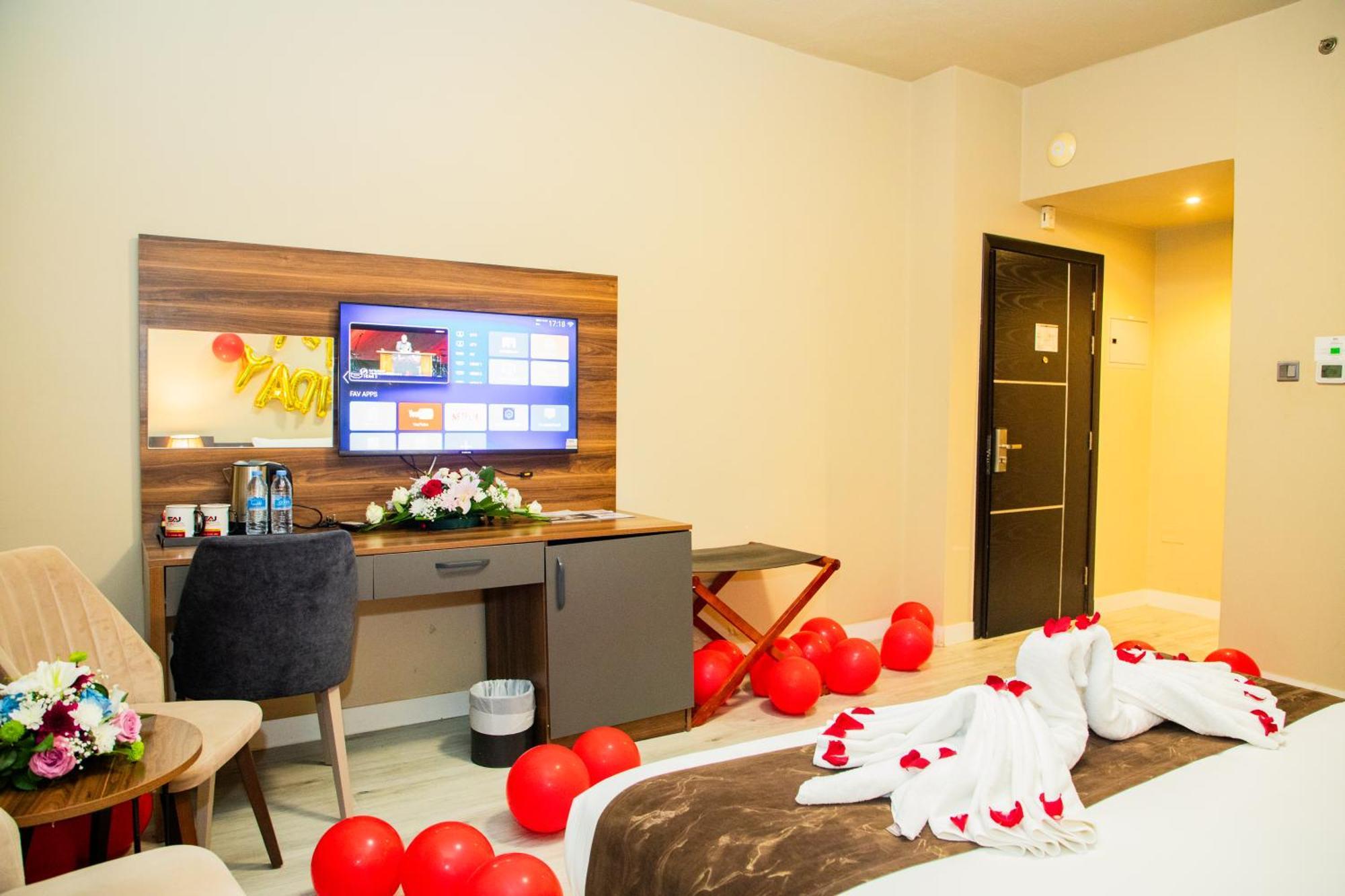 The Saj Hotel Ajman Esterno foto