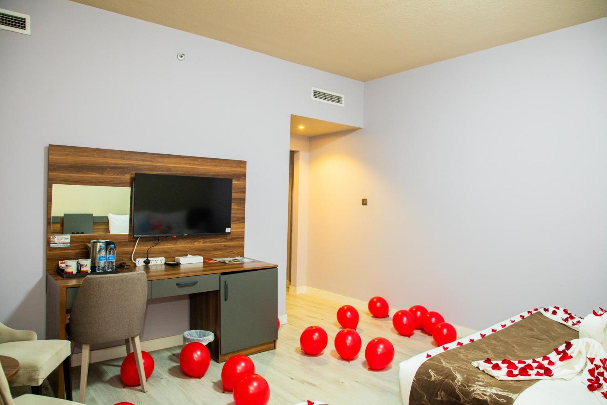 The Saj Hotel Ajman Esterno foto